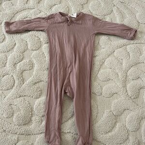 Kate Quinn bamboo footie! Size NEWBORN. Mauve.